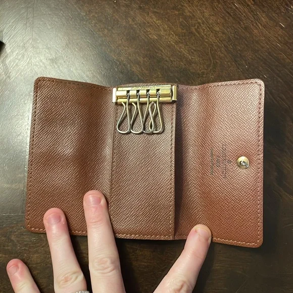 Louis Vuitton 4 key holder - Picture 5 of 7